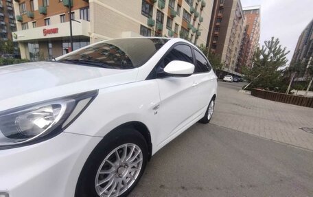 Hyundai Solaris II рестайлинг, 2012 год, 900 000 рублей, 5 фотография