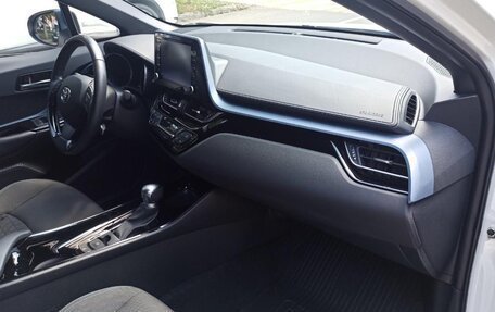 Toyota C-HR I рестайлинг, 2020 год, 3 000 000 рублей, 4 фотография