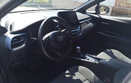 Toyota C-HR I рестайлинг, 2020 год, 3 000 000 рублей, 3 фотография