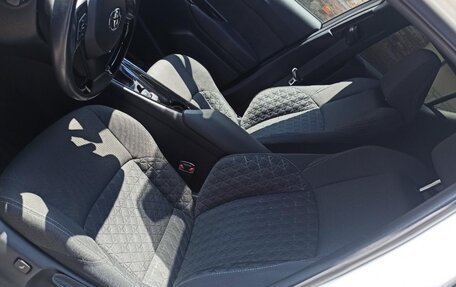 Toyota C-HR I рестайлинг, 2020 год, 3 000 000 рублей, 6 фотография