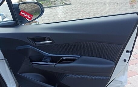 Toyota C-HR I рестайлинг, 2020 год, 3 000 000 рублей, 8 фотография