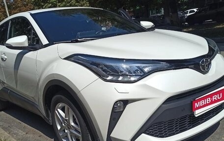 Toyota C-HR I рестайлинг, 2020 год, 3 000 000 рублей, 12 фотография