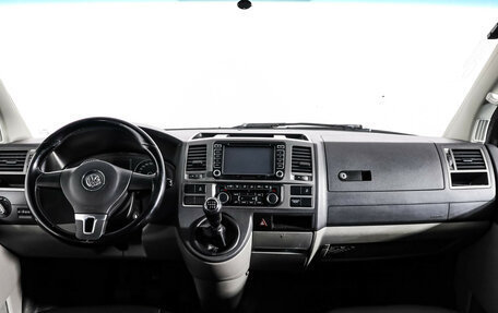 Volkswagen Caravelle T5, 2013 год, 1 899 000 рублей, 10 фотография