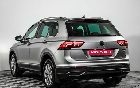 Volkswagen Tiguan II, 2021 год, 3 099 000 рублей, 7 фотография