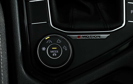 Volkswagen Tiguan II, 2021 год, 3 099 000 рублей, 18 фотография