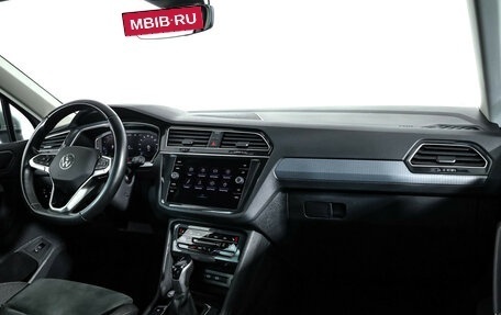 Volkswagen Tiguan II, 2021 год, 3 099 000 рублей, 9 фотография