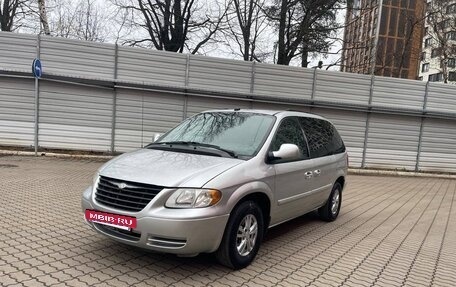 Chrysler Town & Country IV, 2005 год, 545 000 рублей, 2 фотография