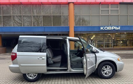 Chrysler Town & Country IV, 2005 год, 545 000 рублей, 10 фотография