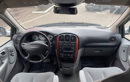 Chrysler Town & Country IV, 2005 год, 545 000 рублей, 11 фотография