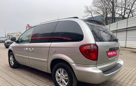 Chrysler Town & Country IV, 2005 год, 545 000 рублей, 24 фотография