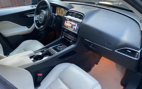 Jaguar F-Pace, 2016 год, 2 390 000 рублей, 10 фотография