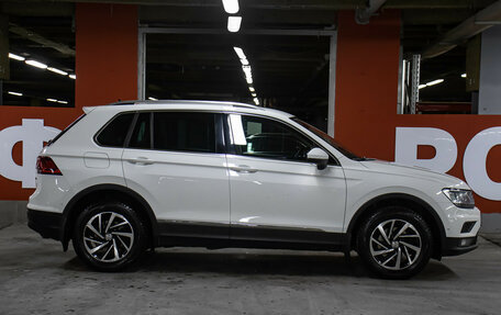 Volkswagen Tiguan II, 2018 год, 1 998 000 рублей, 4 фотография