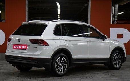 Volkswagen Tiguan II, 2018 год, 1 998 000 рублей, 5 фотография
