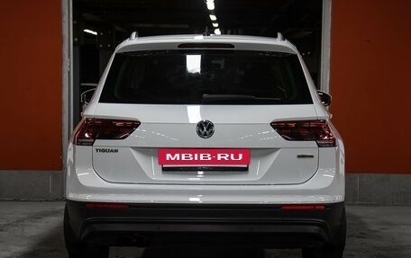 Volkswagen Tiguan II, 2018 год, 1 998 000 рублей, 6 фотография