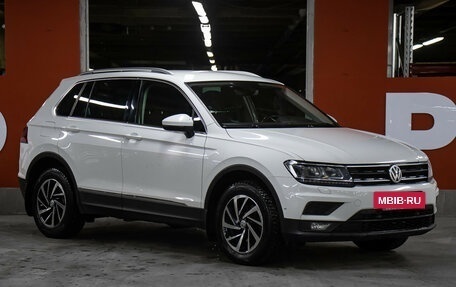 Volkswagen Tiguan II, 2018 год, 1 998 000 рублей, 3 фотография