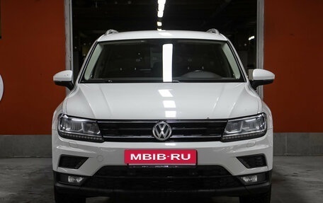 Volkswagen Tiguan II, 2018 год, 1 998 000 рублей, 2 фотография