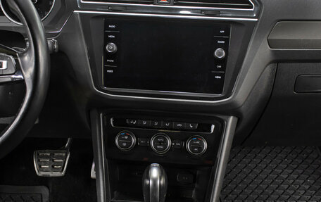 Volkswagen Tiguan II, 2018 год, 1 998 000 рублей, 16 фотография