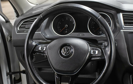 Volkswagen Tiguan II, 2018 год, 1 998 000 рублей, 18 фотография