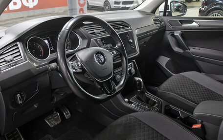 Volkswagen Tiguan II, 2018 год, 1 998 000 рублей, 17 фотография