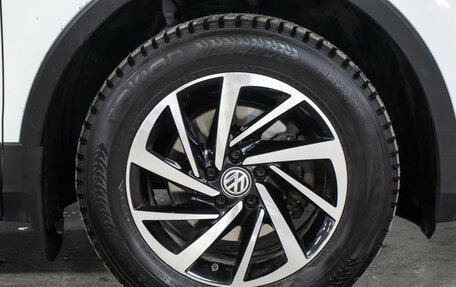 Volkswagen Tiguan II, 2018 год, 1 998 000 рублей, 26 фотография