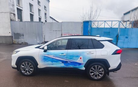 Toyota RAV4, 2021 год, 3 950 000 рублей, 1 фотография