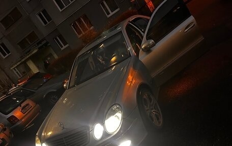 Mercedes-Benz E-Класс, 2004 год, 570 000 рублей, 1 фотография