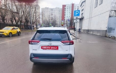 Toyota RAV4, 2021 год, 3 950 000 рублей, 2 фотография
