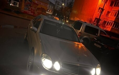 Mercedes-Benz E-Класс, 2004 год, 570 000 рублей, 4 фотография