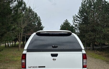 Nissan NP300, 2010 год, 2 150 000 рублей, 5 фотография