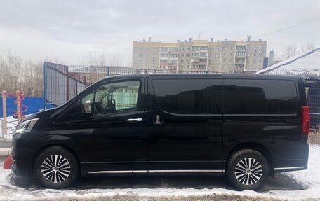 Toyota HiAce H300, 2021 год, 7 000 000 рублей, 3 фотография