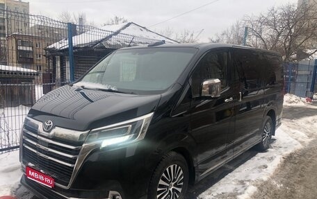 Toyota HiAce H300, 2021 год, 7 000 000 рублей, 1 фотография