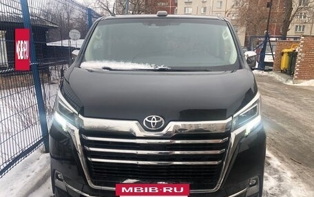 Toyota HiAce H300, 2021 год, 7 000 000 рублей, 2 фотография