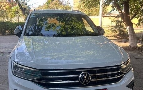 Volkswagen Tiguan II, 2021 год, 3 500 000 рублей, 2 фотография