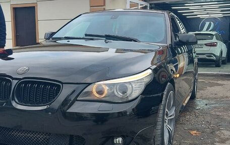 BMW 5 серия, 2004 год, 900 000 рублей, 1 фотография