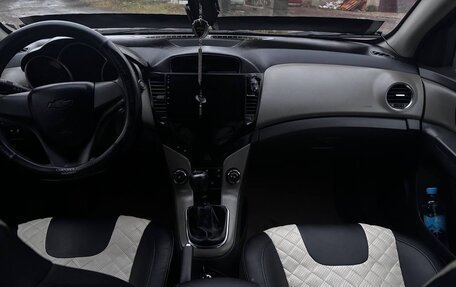 Chevrolet Cruze II, 2010 год, 550 000 рублей, 4 фотография