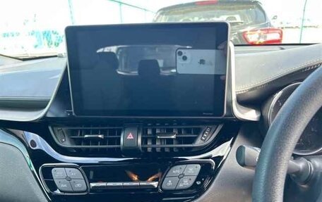 Toyota C-HR I рестайлинг, 2022 год, 1 784 000 рублей, 7 фотография