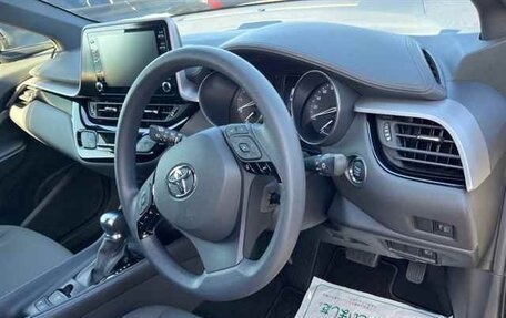 Toyota C-HR I рестайлинг, 2022 год, 1 992 000 рублей, 5 фотография