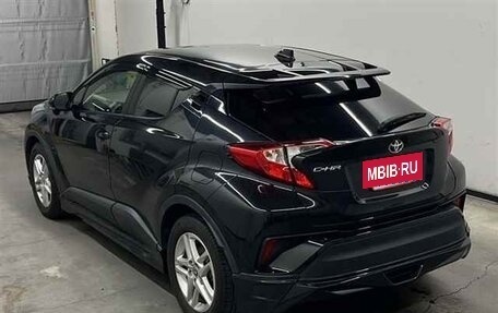 Toyota C-HR I рестайлинг, 2022 год, 1 992 000 рублей, 3 фотография