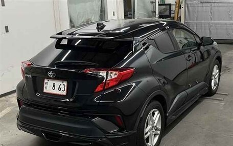 Toyota C-HR I рестайлинг, 2022 год, 1 992 000 рублей, 4 фотография