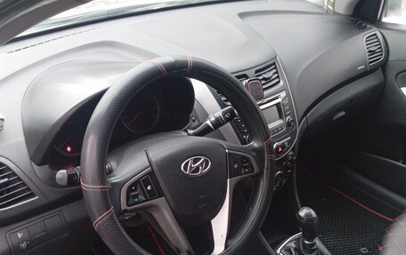 Hyundai Solaris II рестайлинг, 2016 год, 700 000 рублей, 3 фотография