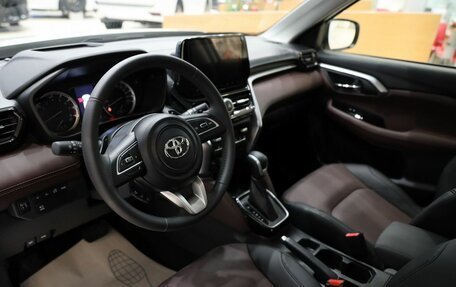 Toyota Urban Cruiser, 2024 год, 4 300 000 рублей, 14 фотография