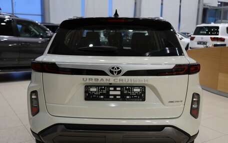 Toyota Urban Cruiser, 2024 год, 4 300 000 рублей, 6 фотография