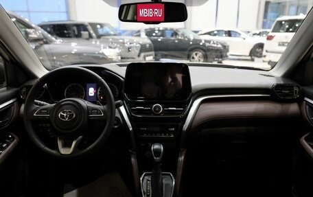 Toyota Urban Cruiser, 2024 год, 4 300 000 рублей, 17 фотография