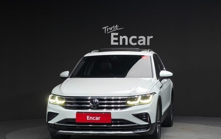 Volkswagen Tiguan II, 2022 год, 3 170 000 рублей, 2 фотография