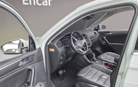 Volkswagen Tiguan II, 2022 год, 3 170 000 рублей, 7 фотография