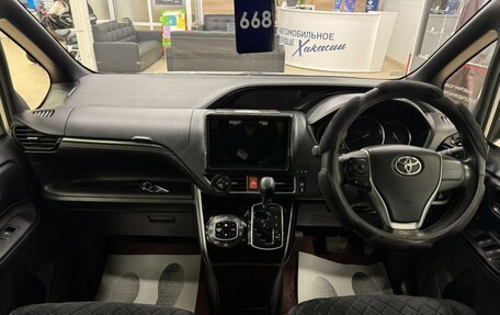 Toyota Esquire I, 2017 год, 2 889 000 рублей, 16 фотография