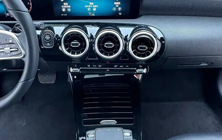 Mercedes-Benz A-Класс, 2023 год, 1 450 000 рублей, 10 фотография