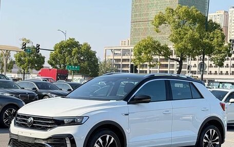 Volkswagen T-Roc I, 2022 год, 1 947 003 рублей, 3 фотография