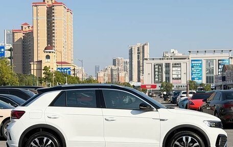 Volkswagen T-Roc I, 2022 год, 1 947 003 рублей, 2 фотография