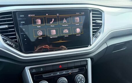 Volkswagen T-Roc I, 2022 год, 1 947 003 рублей, 10 фотография